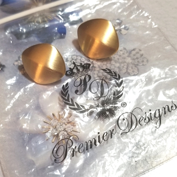 NEW Premier Designs Classic Brushed Gold Clip on Earrings - Picture 6 of 6